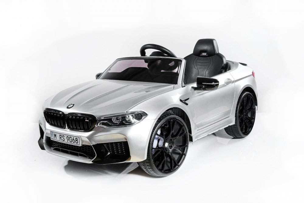 Elektrické autíčko BMW M5 24V, šedá metalíza, Mäkké EVA kolesá, Motory: 2 x 24V, Kapacita batérií 24V, LED Svetlá, 2,4 GHz diaľkové ovládanie, MP3 Prehrávač, Mäkké PU sedadlo, ORIGINÁL